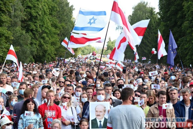 Оштрафовали за носки: минчанку задержали и оштрафовали за носки "не того цвета"