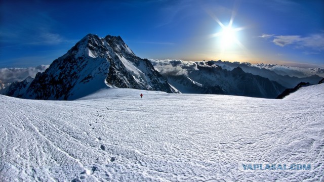 Солнце, небо и лунища
