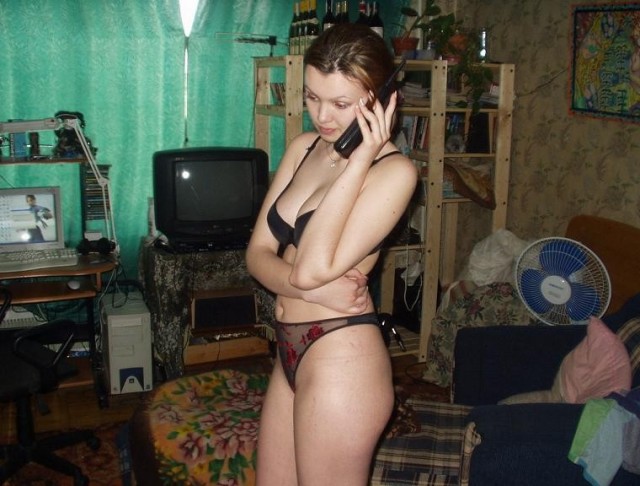 Домашние девушки в узнаваемых интерьерах- 9.