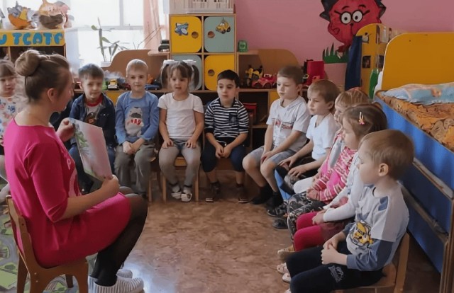"Работаю на износ". 3 года работаю воспитателем в саду и я не понимаю, как можно прожить на эти деньги? Честно о своем опыте