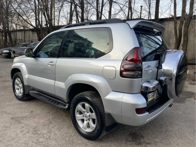 Toyota начала продажи компактного рамного внедорожника Land Cruiser FJ («бэби-Крузак»). Цена в базе - от 3,2 млн рублей