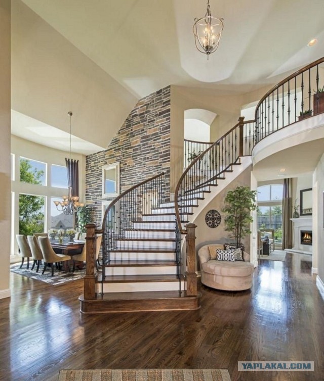 Лестницы в двухэтажном доме. Почему их надо "строить" до постройки самого дома