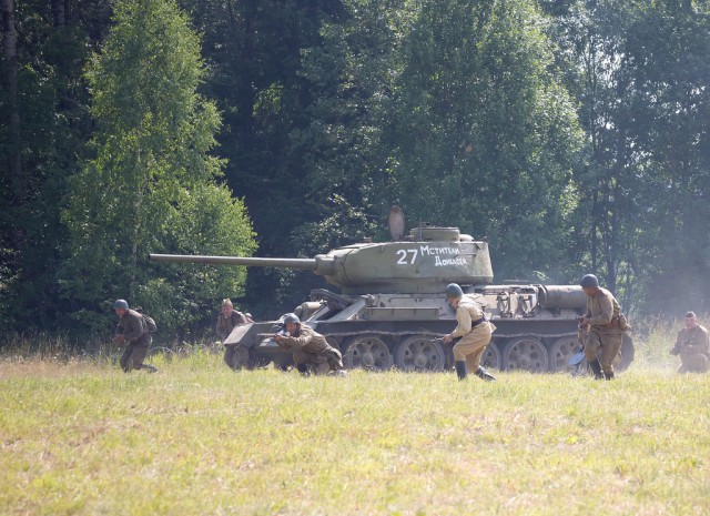 От поражения до победы. 1941-1944 реконструкция.