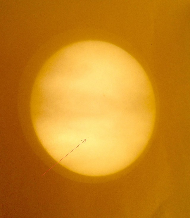 Именно сейчас Меркурий проходит по диску Солнца.