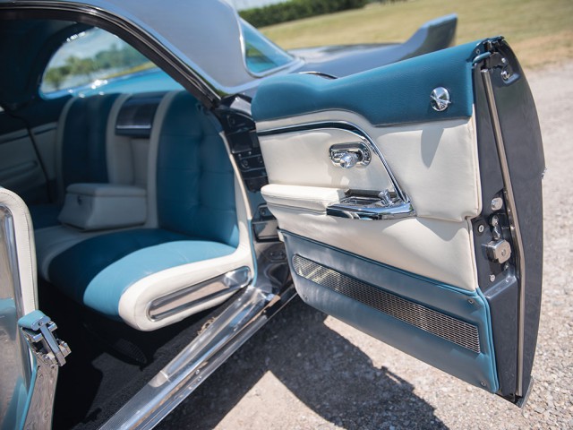 Cadillac. Картинки с аукциона.