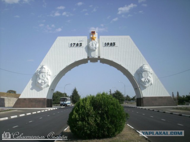Советские стелы городов