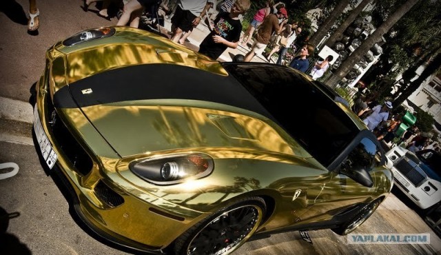 Позолоченный Ferrari