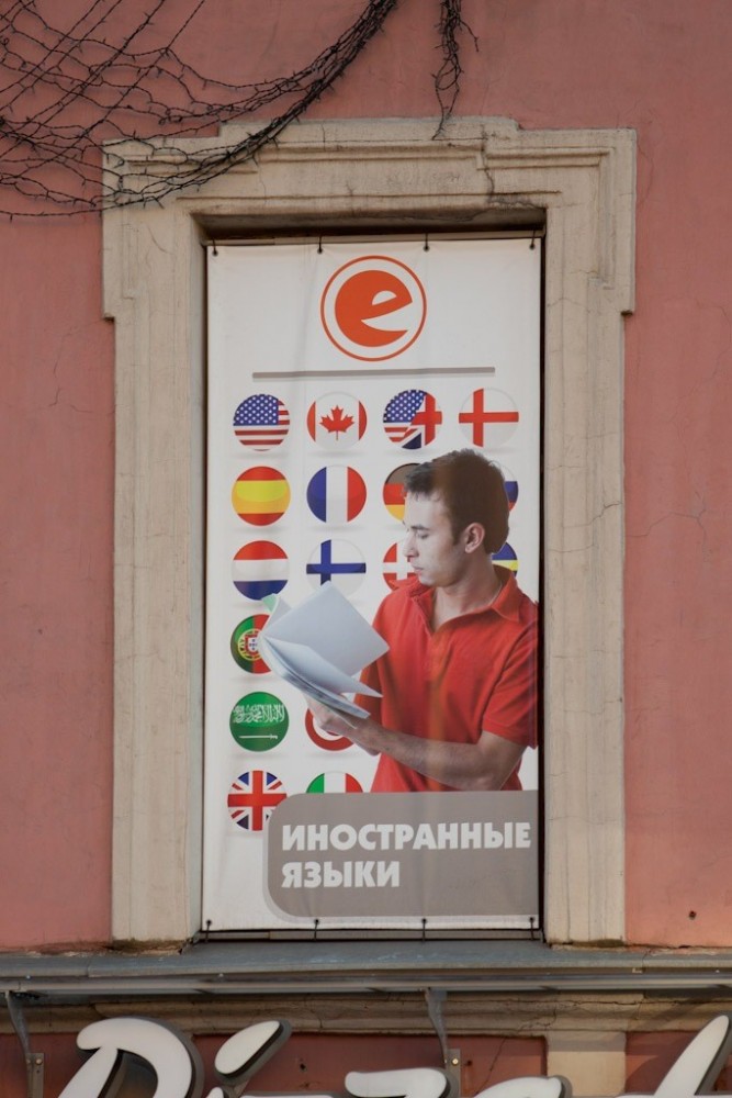 Петербурженка, требует 10 миллионов рублей за свое фото на рекламе лекарства от климакса