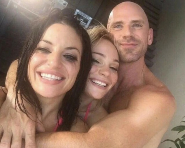 А между тем,знаметитому лысому парню из Brazzers 31 декабря исполнилось 42! Нужно поздравить парня!
