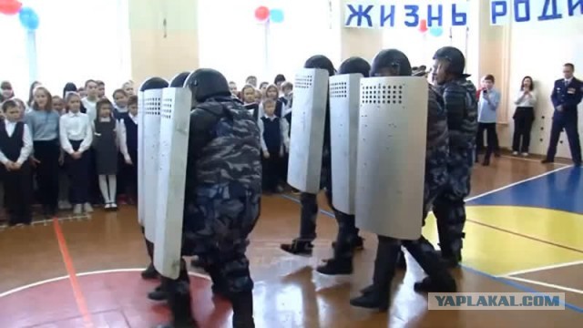 Школьницу, снявшую портрет Путина в классе, вызвали в полицию