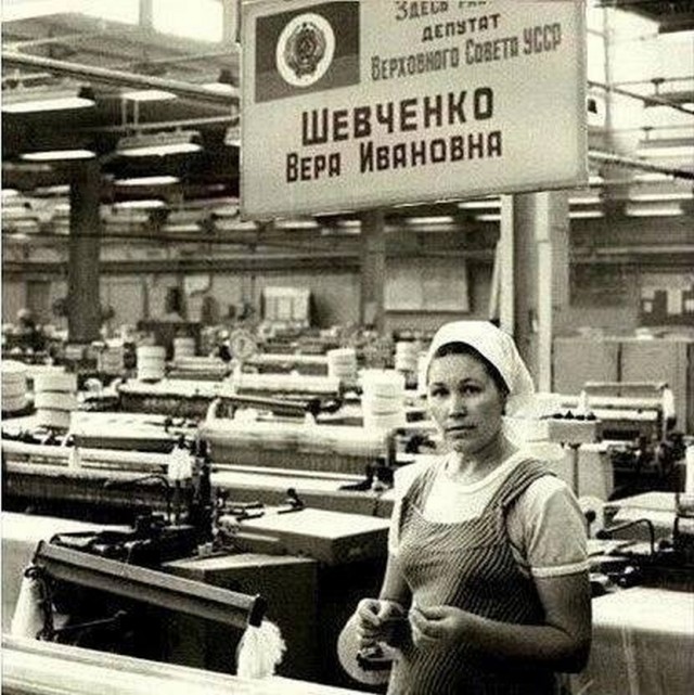 В Совфеде призвали популяризовать среди россиян работу на заводах