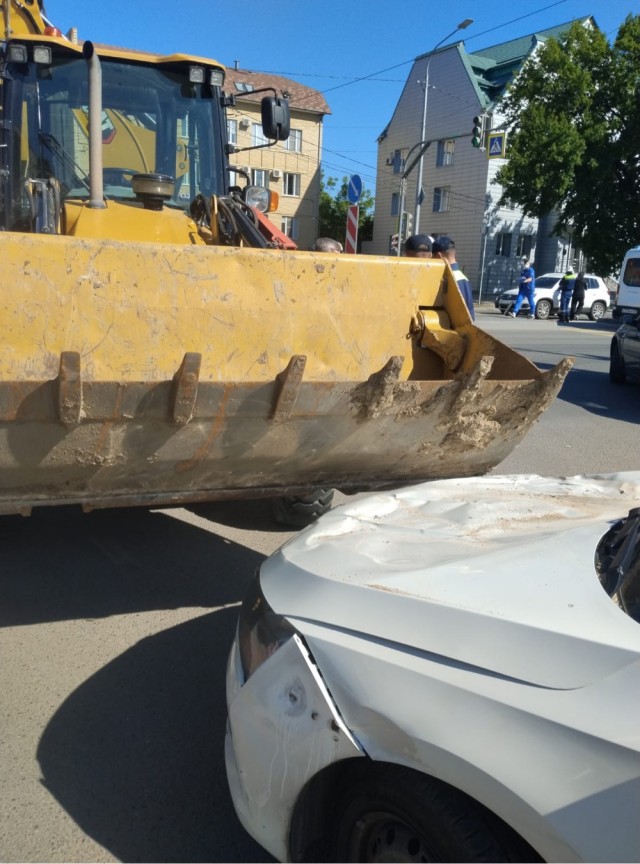 Так сегодня утром в Волгограде сошлись трактор, Nissan Qashqai, VW Tiguan и Skoda Rapid