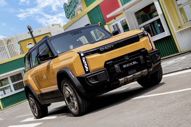 Китай, да прекрати уже, это провокация! Не может новый кроссовер стоить один миллион рублей!