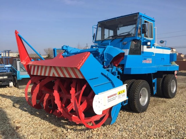 Крутой чистильщик снега