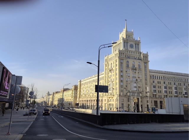 Шляюсь по Москве (хорошая погода).
