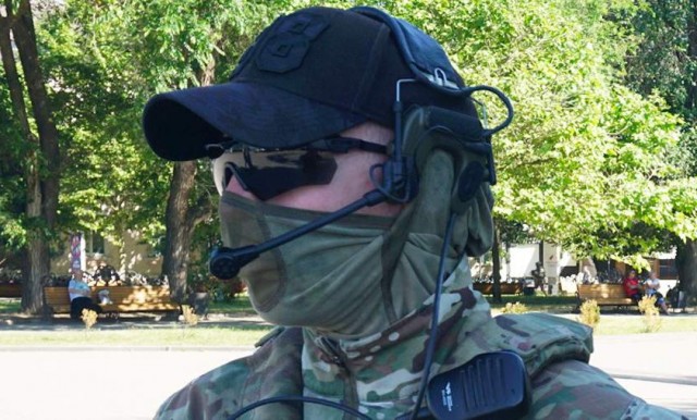 Трое мужчин напали на войсковую часть 12721 в Клинцах Брянской области.