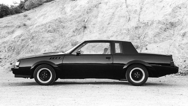 Buick GNX: аэродинамика кирпича, пятиместный салон и динамика Ferrari F40