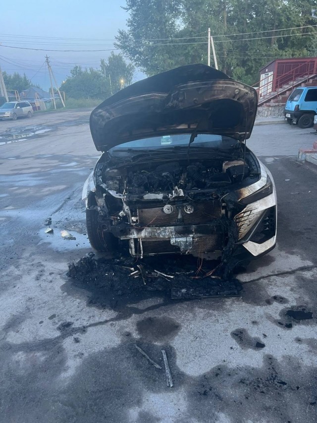 В городе Черепаново (Новосибирская область) владелец бара НЕОН Айк Айрапетян напал с металической трубой на участника СВО