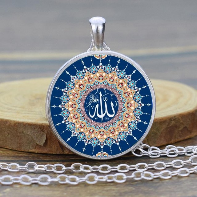 Власти Британии могут начать изымать ювелирные украшения у нелегальных мигрантов...