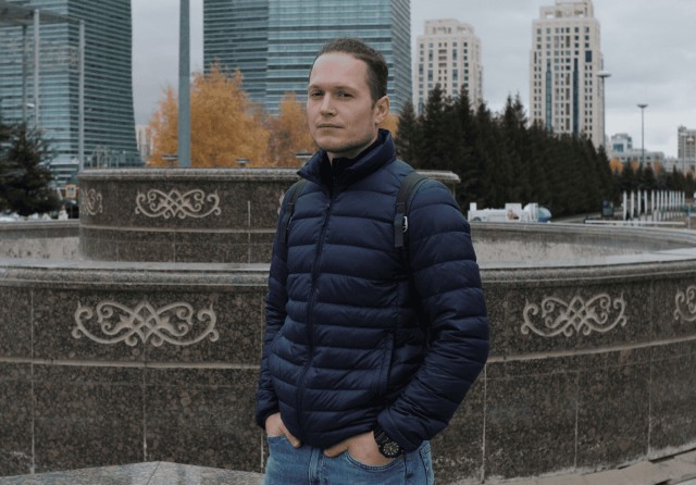 Таксист в Алматы честно рассказал, почему молодежь не учит русский и почему к нам относятся не так, как раньше