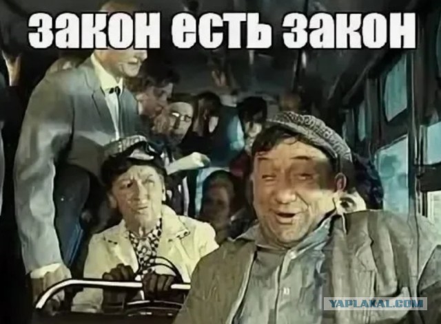 За чистый двор без машин жители элитного ЖК борются, обмазывая фекалиями машины соседей