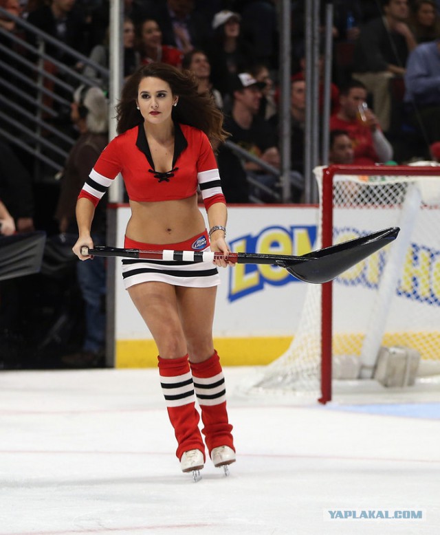 Уборщицы-фотомодели льда