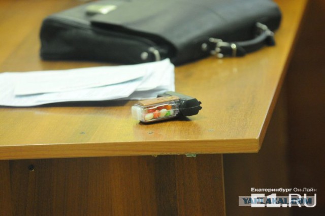 Автохам обстрелял машину пенсионеров.