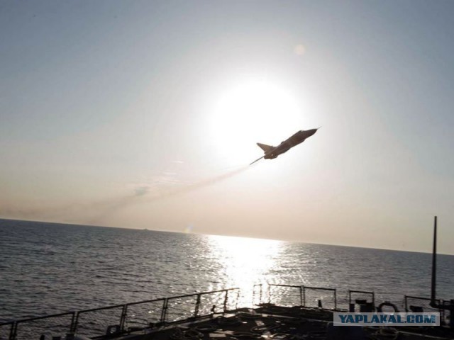 Видео пролета российских Су-24 над эсминцем «Дональд Кук»