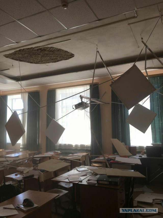 В подмосковной школе, отремонтированной за 30 млн рублей, на детей на уроке рухнул потолок