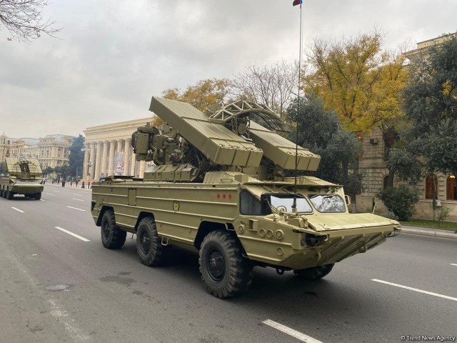 Алиев на параде назвал Ереван "исторической землей Азербайджана"