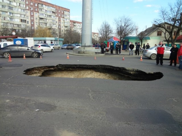 Провал дороги в Одессе