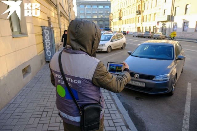 Спецотдел по борьбе с закрытыми номерами машин начнет работать на платных парковках Петербурга с 1 февраля