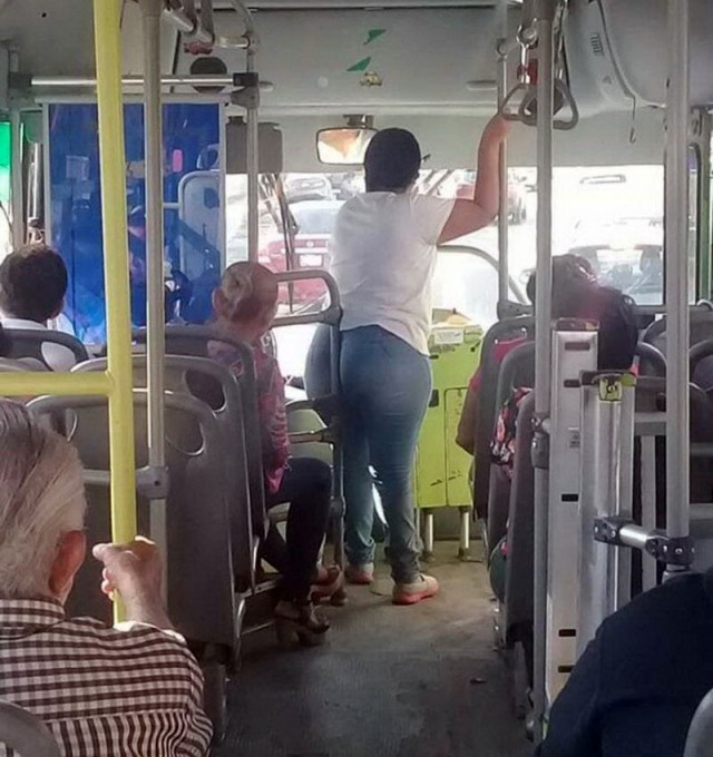 «Это птица? Это самолет?» Это тень от огромной очереди в Мурино...?