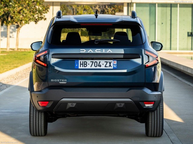 Большой кроссовер Dacia — и один из самых дешёвых на рынке: Bigster поступил в продажу в Европе за 24к. евро (2,2 млн.рублей)