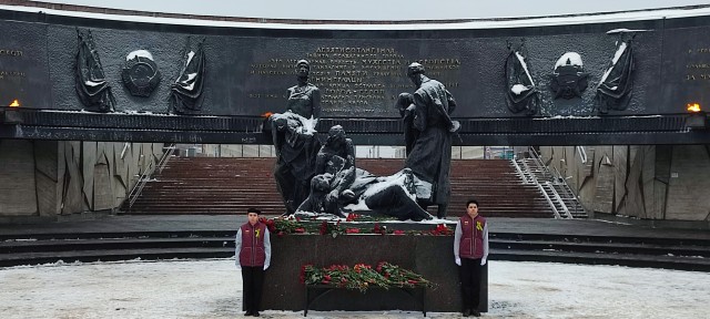 Подвигу твоему Ленинград