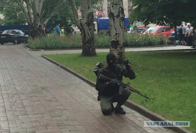 Последствия разграбления "Метро" в Донецке