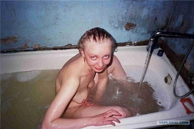 Вся мокрая, вышла из душа... (18+)