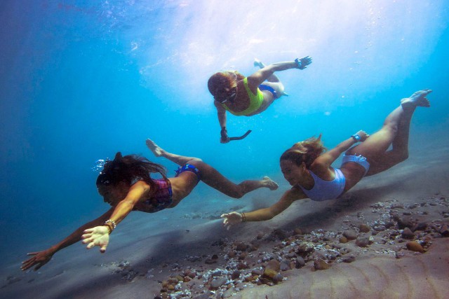 Девочки разные под водой