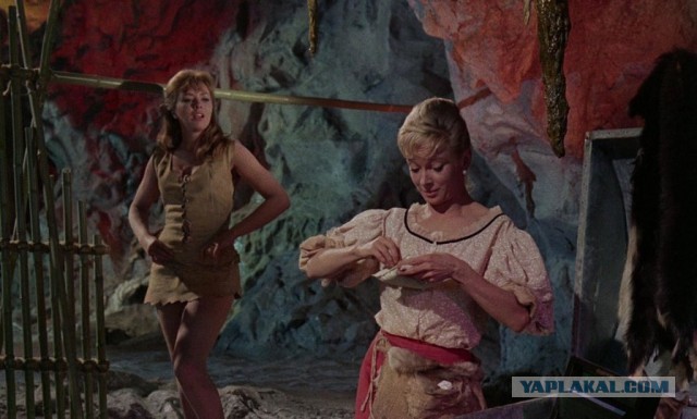 20 самых сексапильно одетых киногероинь