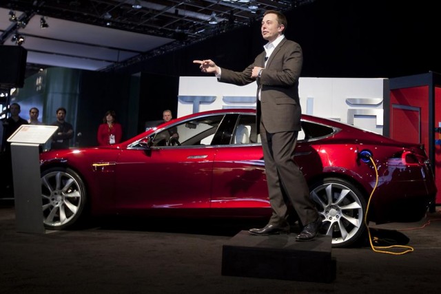 Австриец разбил Tesla и не может от неё избавиться: электромобиль не утилизируют