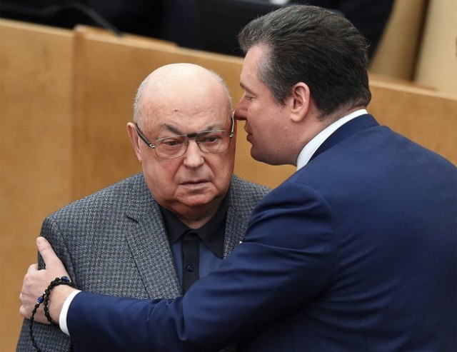 Путин наградил обвиненного в домогательствах депутата Слуцкого орденом «за заслуги перед Отечеством».