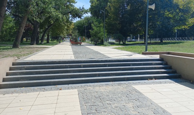 Очень яркая действительность и агитка