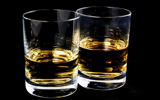 Массовое отравление суррогатным алкоголем в Оренбуржье: 10 погибших