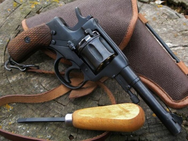 За что русские офицеры не любили револьвер "Наган"