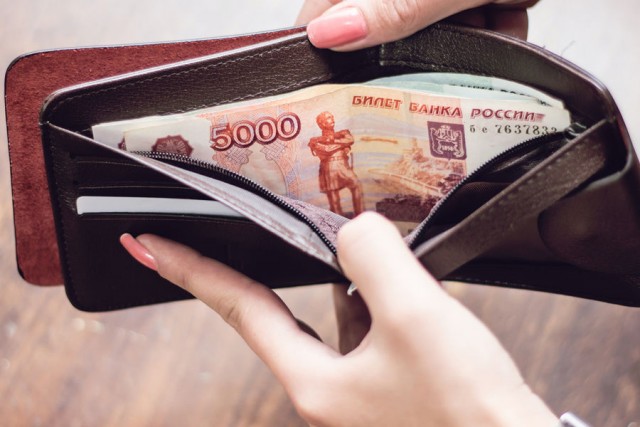 75% россиян недовольны своей зарплатой