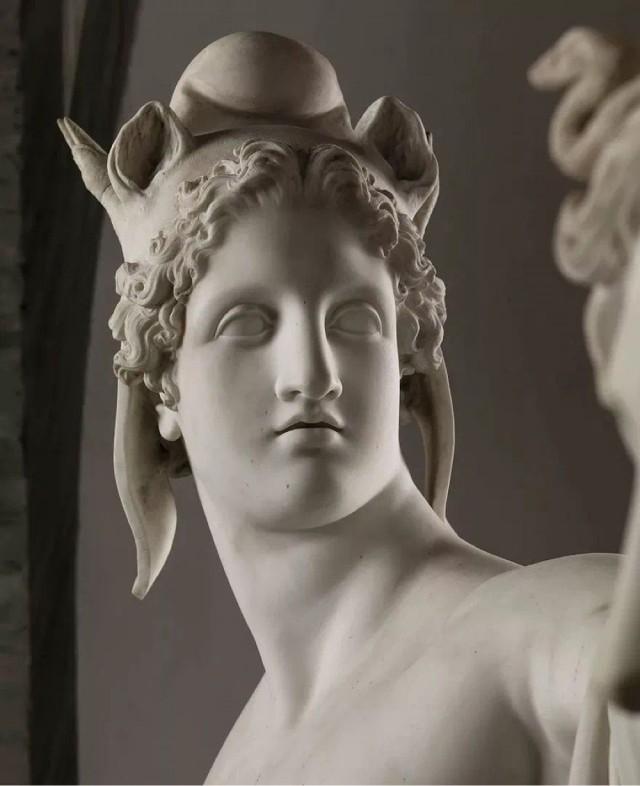 Резьба по дереву. Очень впечатляет.