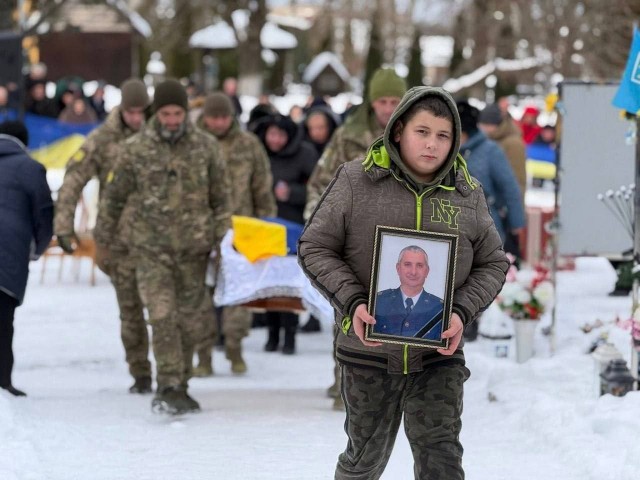 Украинский мальчик похоронил уже 8 отцов