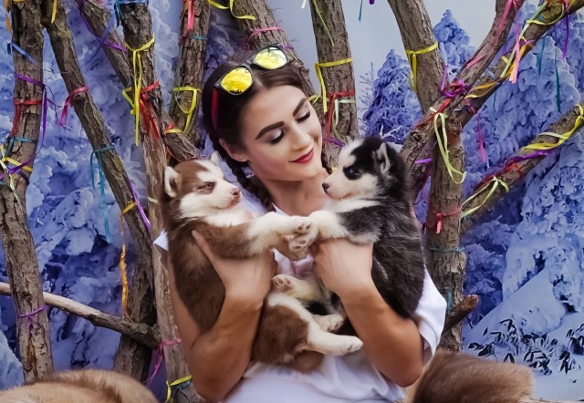 Мотосезон пришлось закрыть: девушку-мотоциклистку приложил дверью автомомбилист