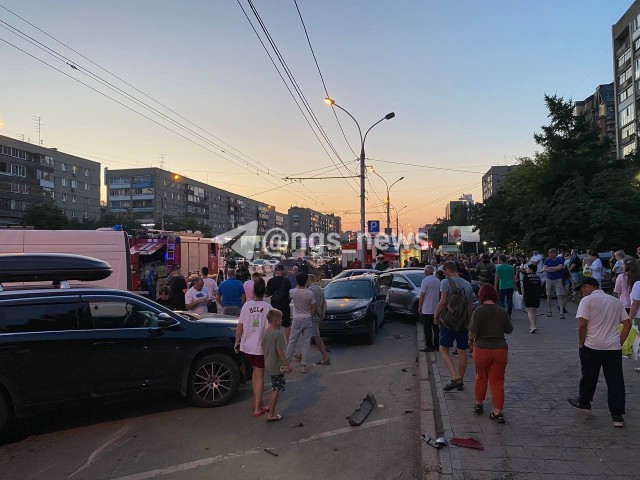 В Новосибирске BMW X5 эпично врезалась сразу в несколько машин