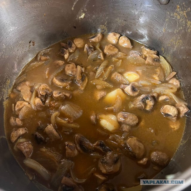 Картофель, тушеный с грибами